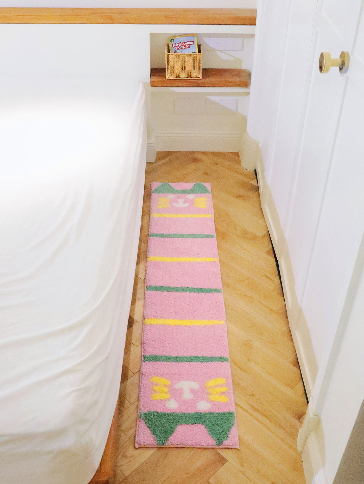 Gemini Bug-Line Cat - Pink with Mint