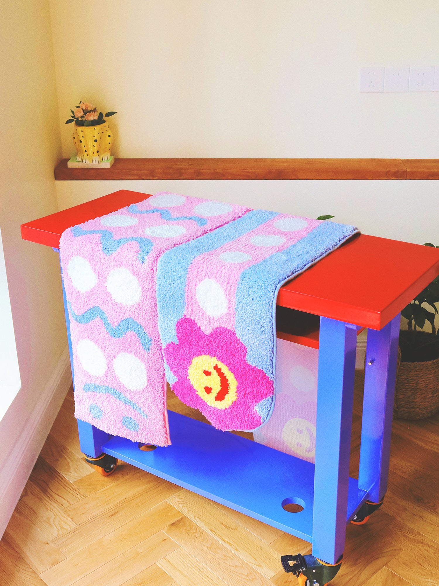 Gemini Bug-Doodle Smiley - Candy Pink