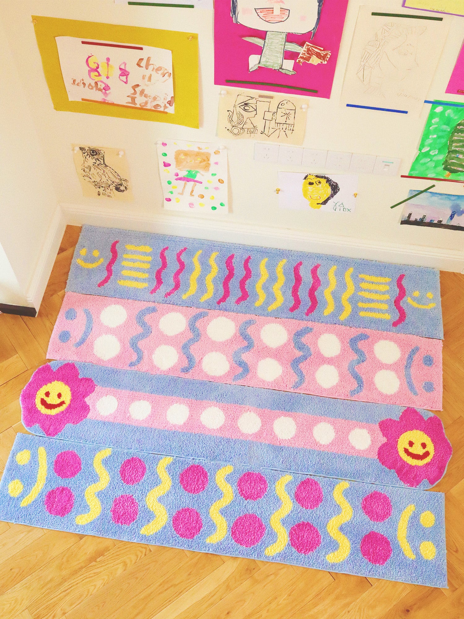 Gemini Bug-Doodle Smiley - Candy Pink