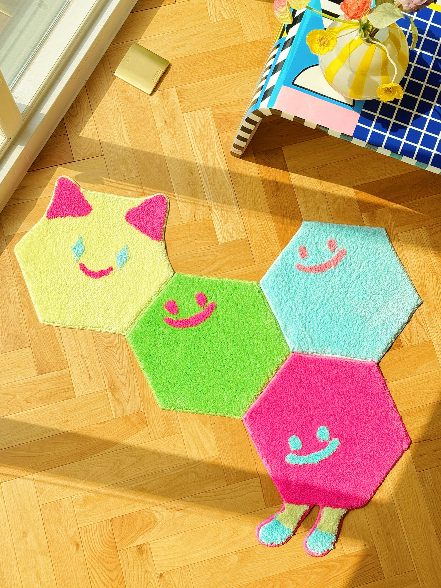 Hexscape - Upturned Smile - Lawn Green