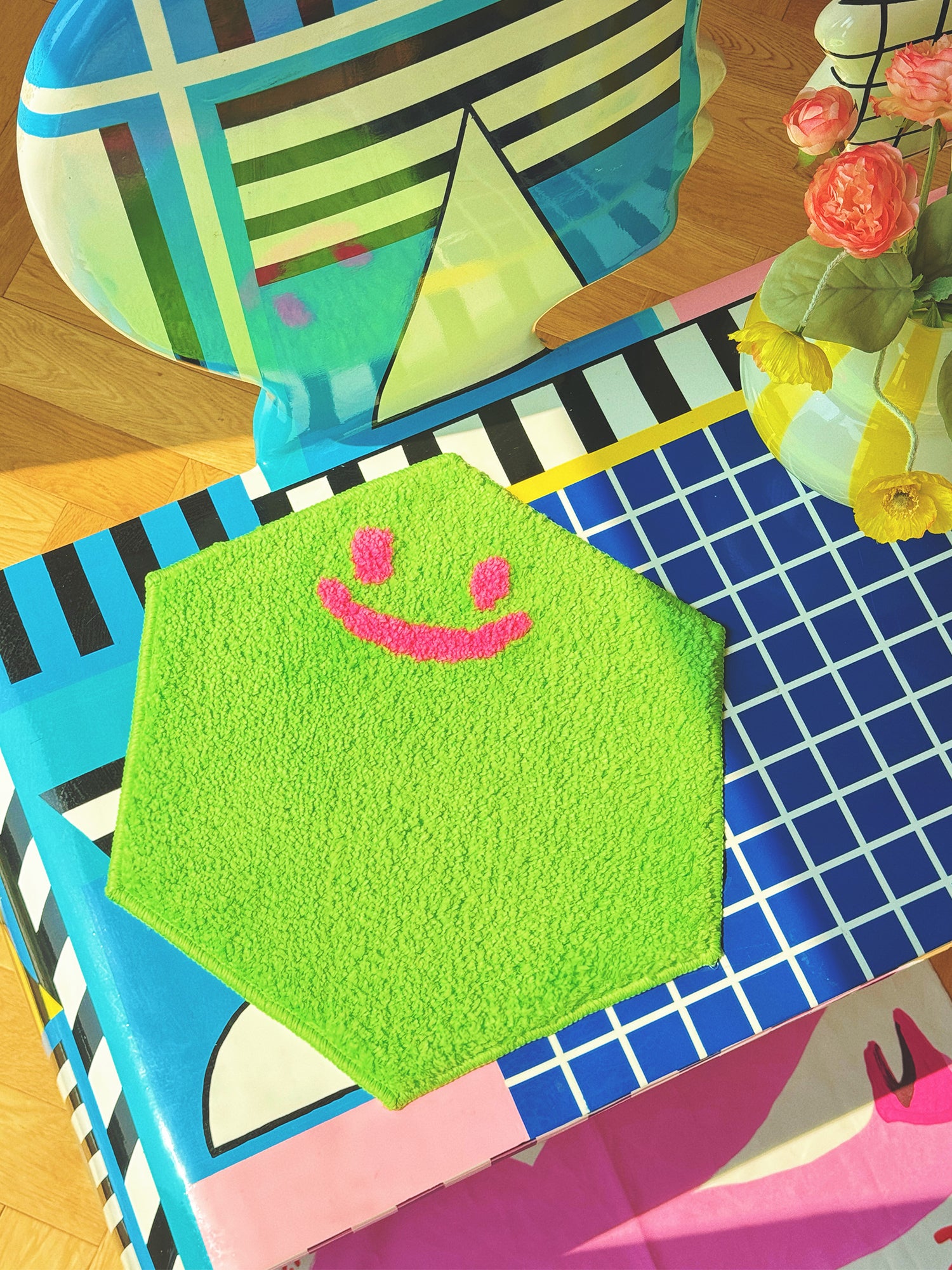 Hexscape - Upturned Smile - Lawn Green
